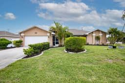 Coastal Elegance with Heated Pool - Image 2