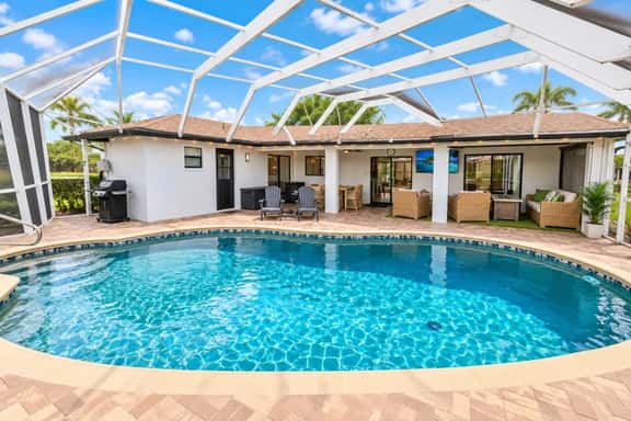 Salty Pelican w/Heated Pool in SW Cape Coral - Image 1